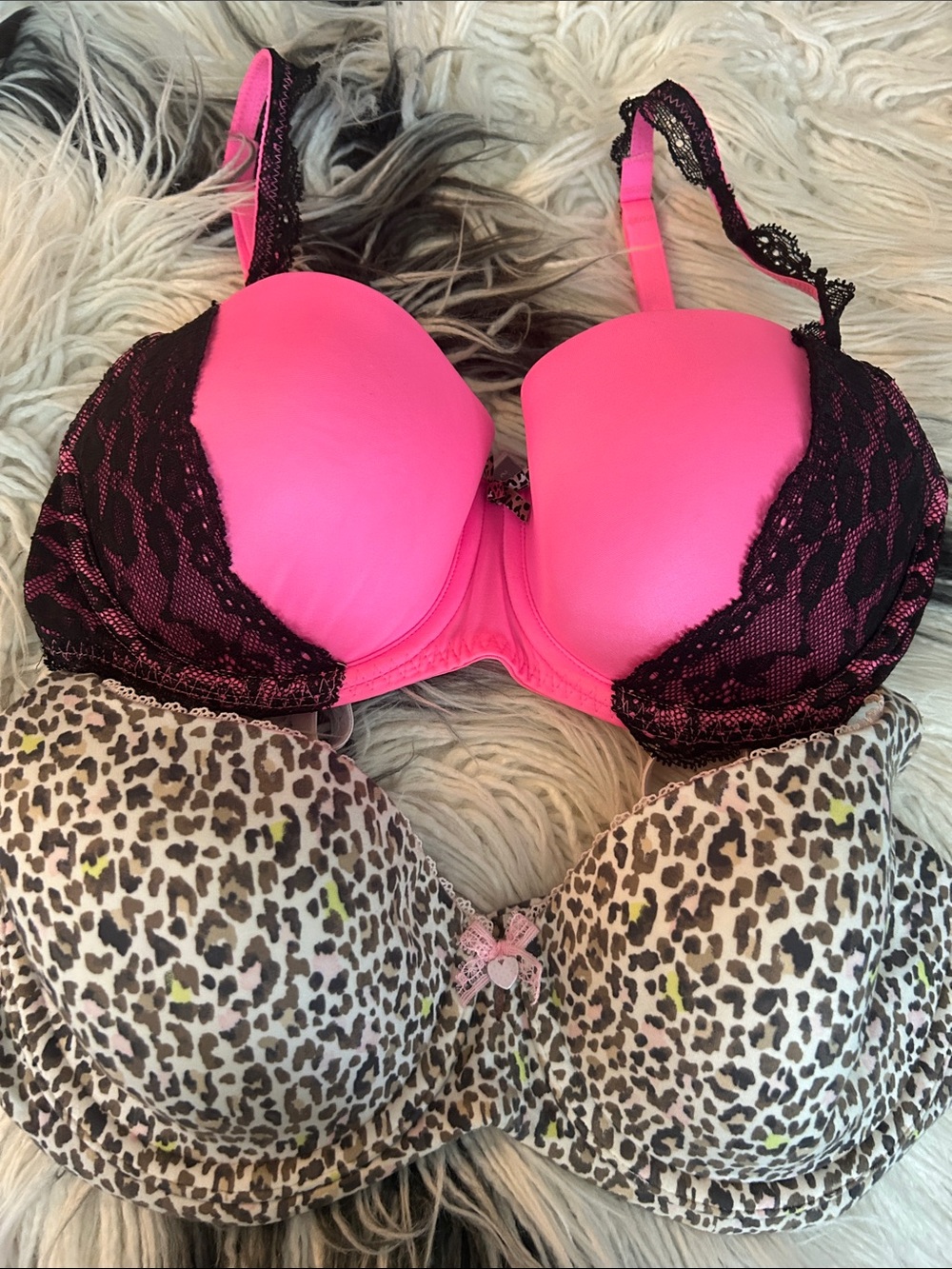 2 PACK Victoria’s Secret Bras in Hot Pink and Cheetah size 34D